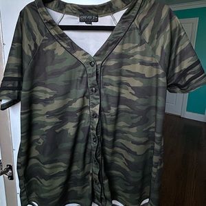 FOREVER 21 PLUS SIZE CAMO BASEBALL jersey